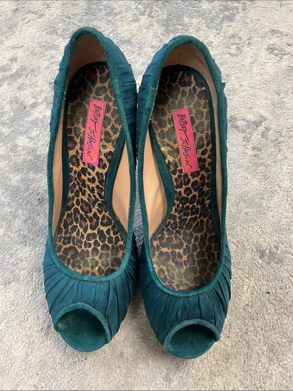 Betsey Johnson Winona Teal Peeptoe Pleated Pumps Sz 9